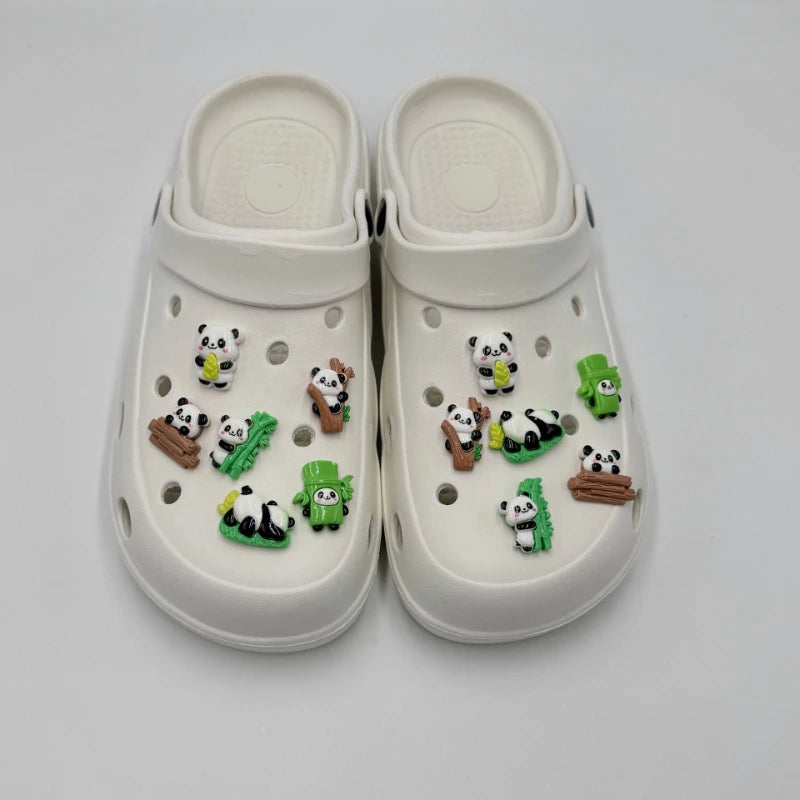 2024 Cartoon Panda Bamboo Hole Shoes Accessories Children Slippers Decoration Buckle Hole Shoes Flower Girl Джибитсы Украшения